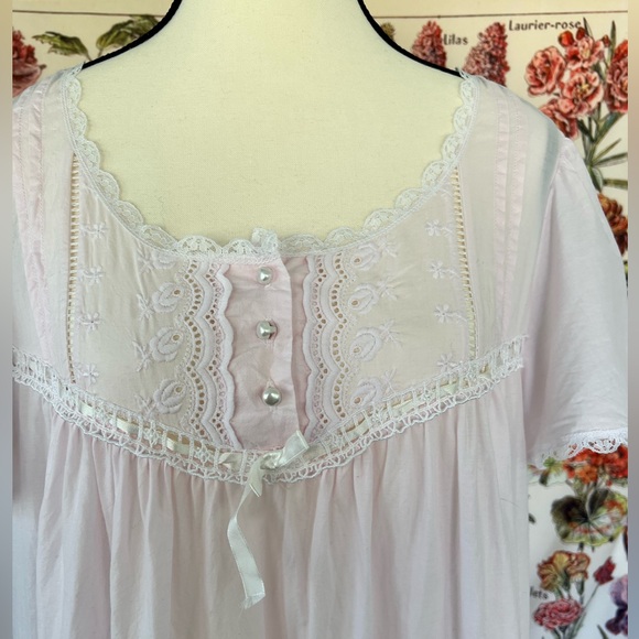 VintageCharacter size M 💯 cotton short sleeve night gown in pale pink. - Picture 3 of 10